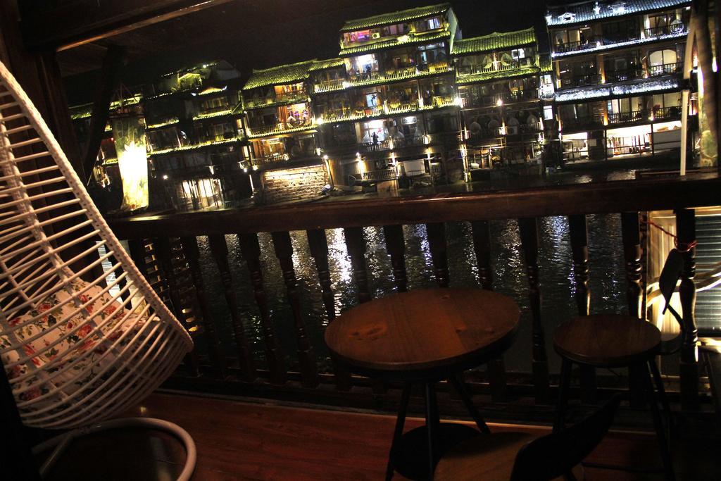 Fenghuang 1St Apartment Exterior photo