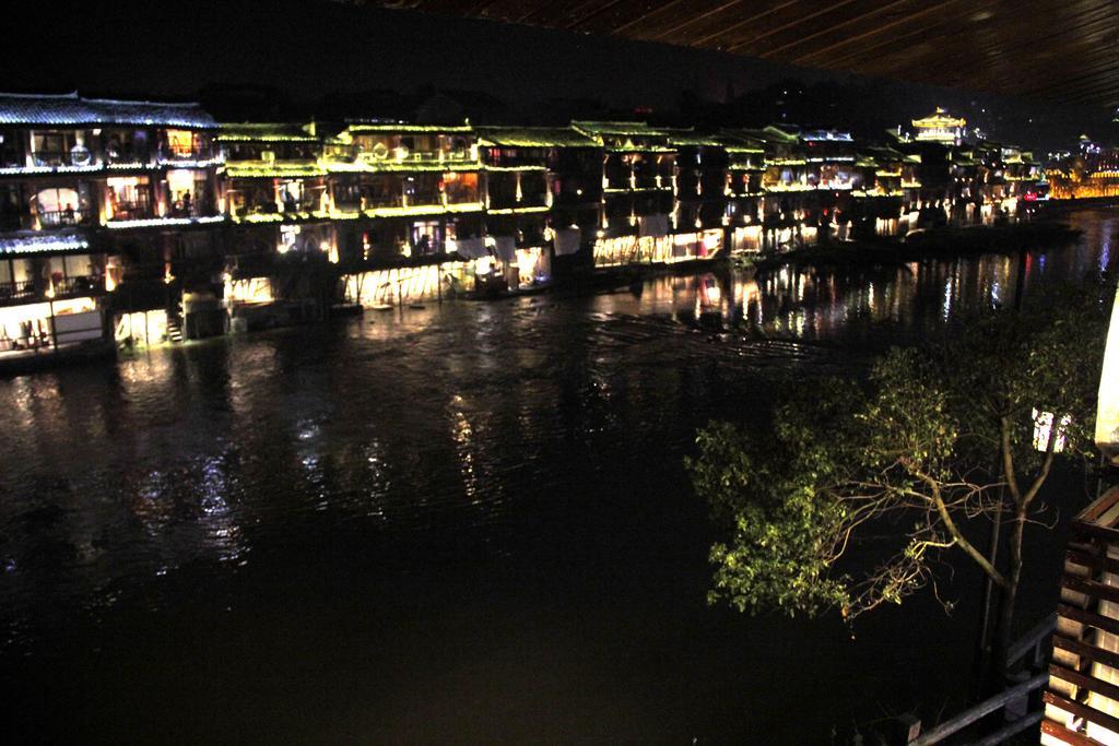 Fenghuang 1St Apartment Exterior photo
