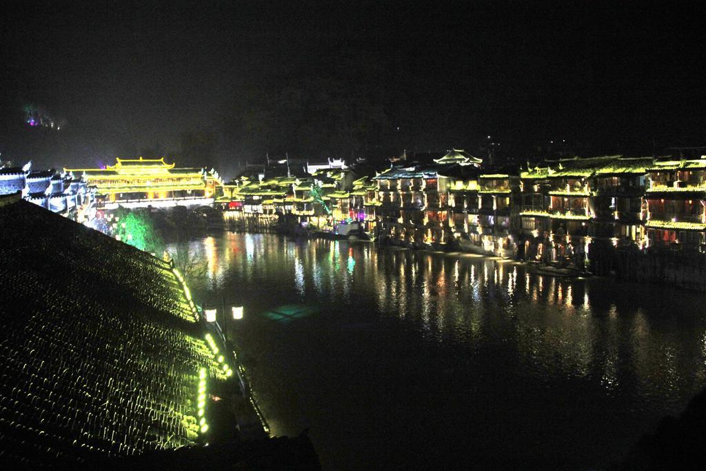 Fenghuang 1St Apartment Exterior photo