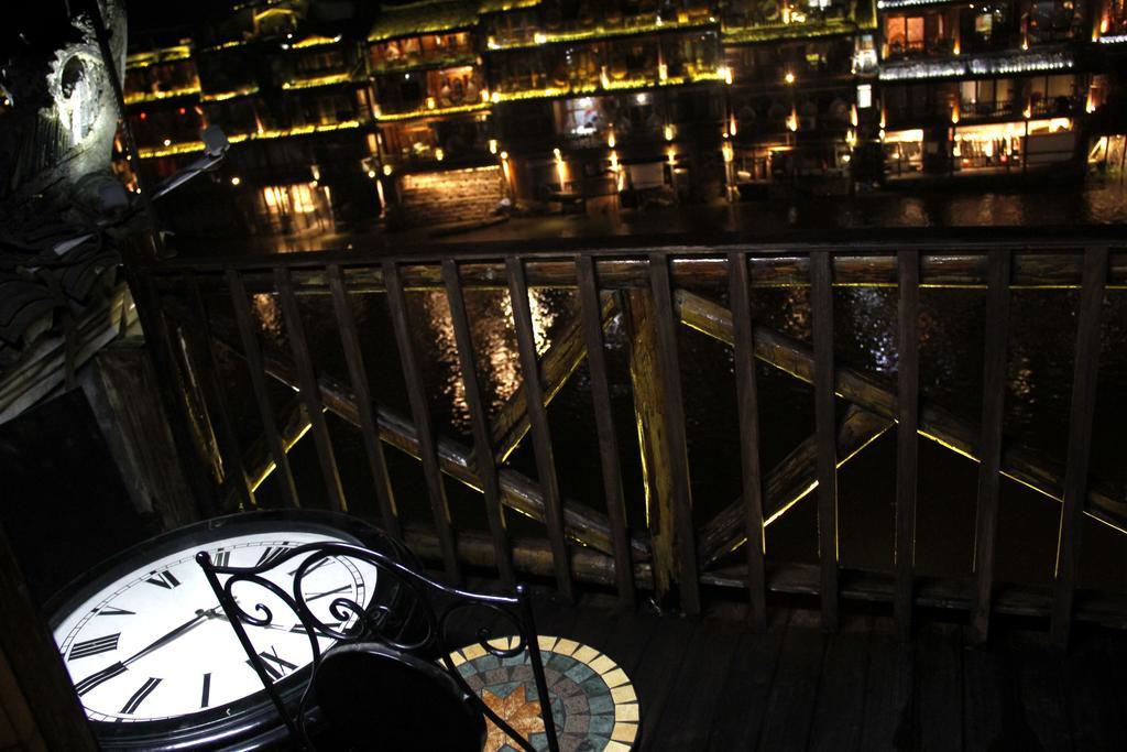 Fenghuang 1St Apartment Exterior photo