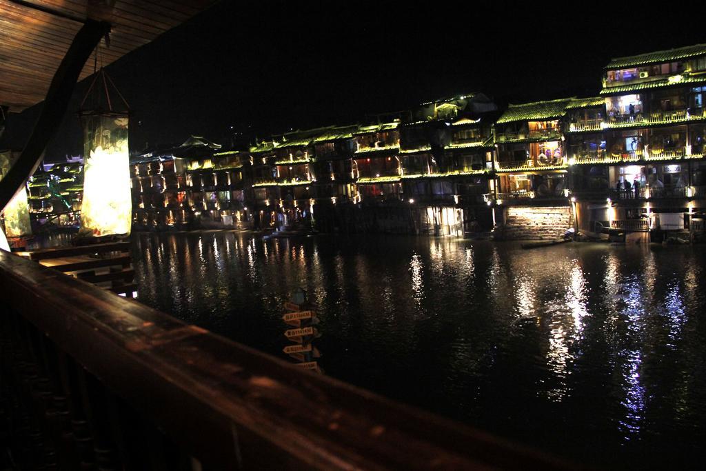 Fenghuang 1St Apartment Exterior photo